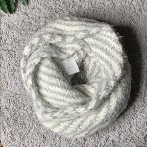 Urban Outfitters Chunky Infinity‎ scarf